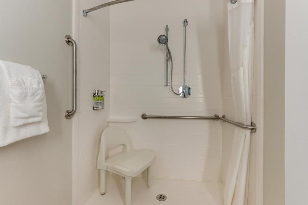 King Room with Roll In Shower - Non-Smoking interior